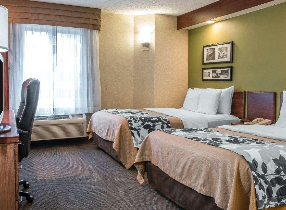Baymont By Wyndham Flat Rock Hotell Exteriör bild