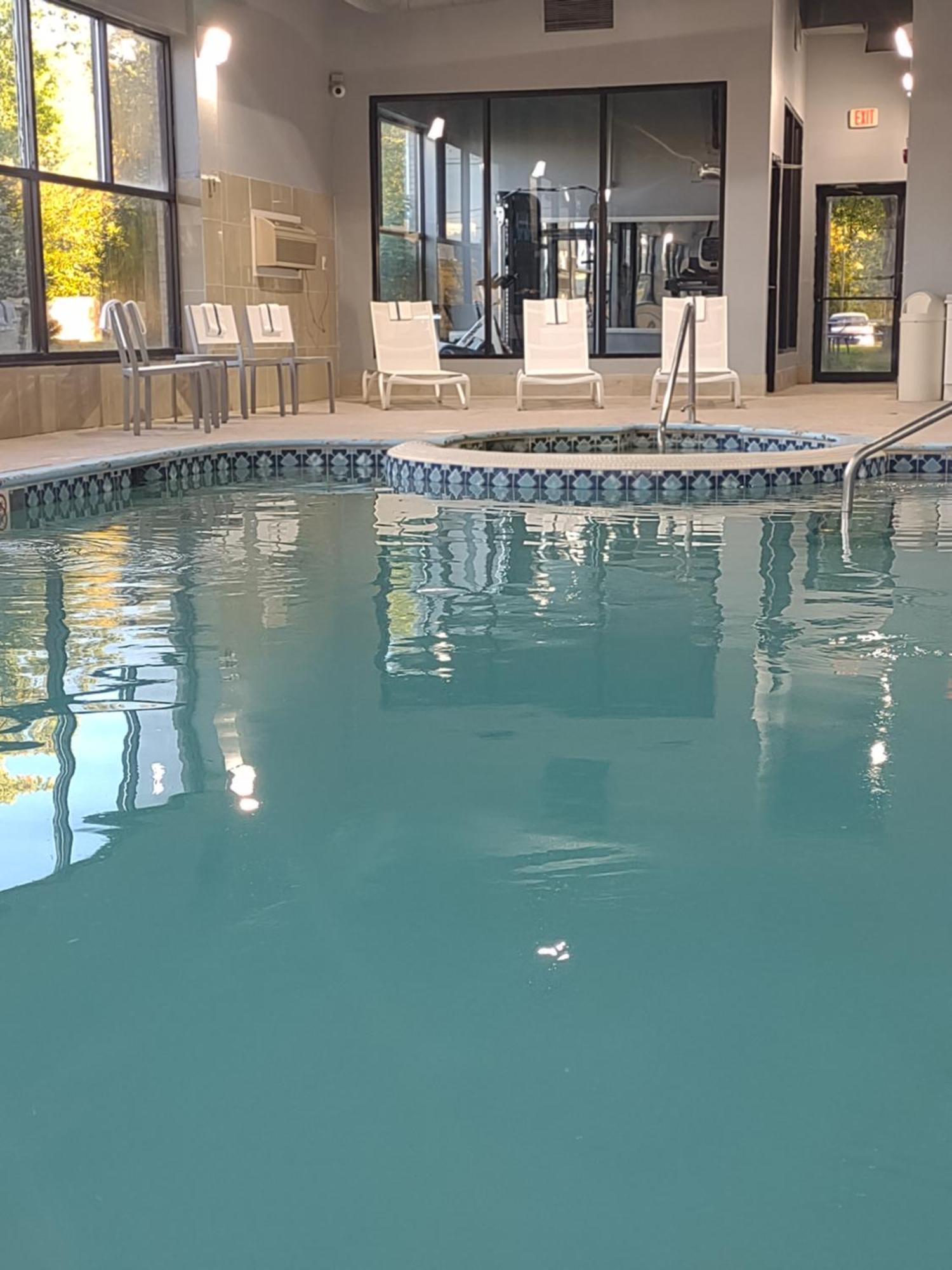 Baymont By Wyndham Flat Rock Hotell Exteriör bild