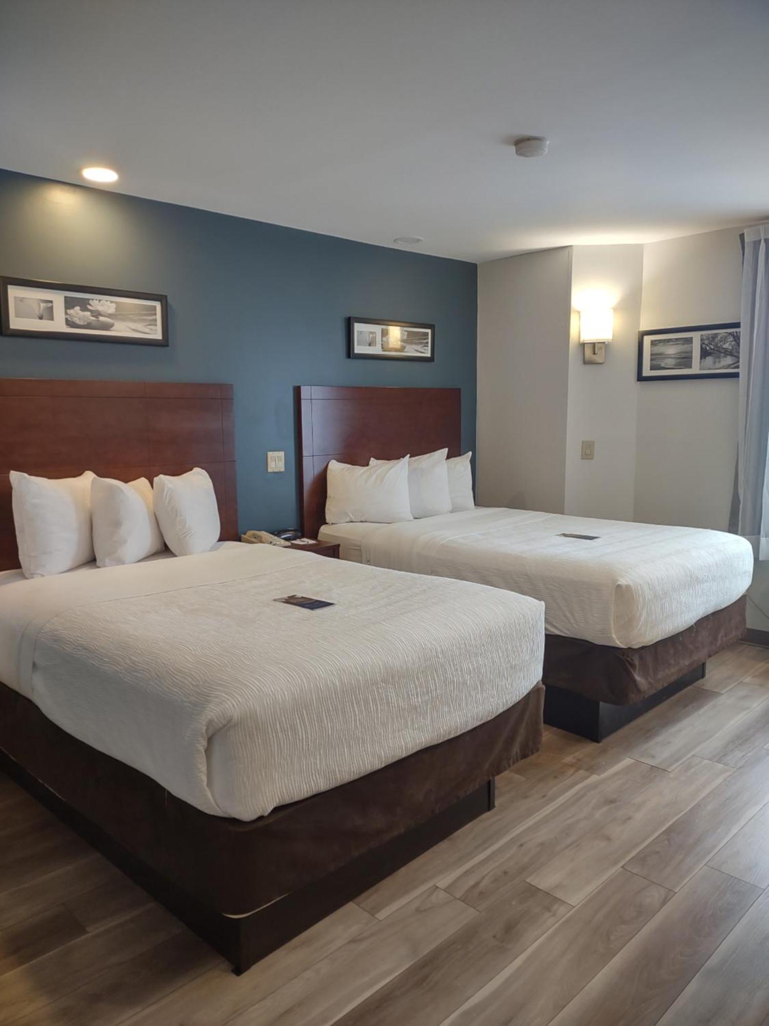 Baymont By Wyndham Flat Rock Hotell Exteriör bild