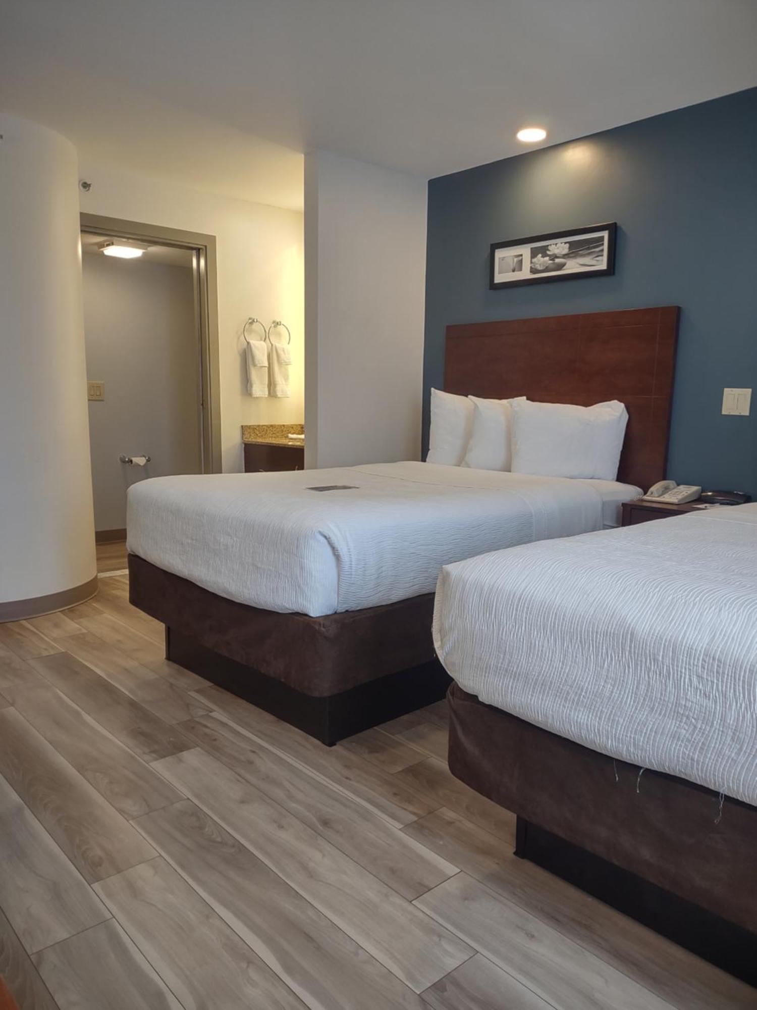 Baymont By Wyndham Flat Rock Hotell Exteriör bild