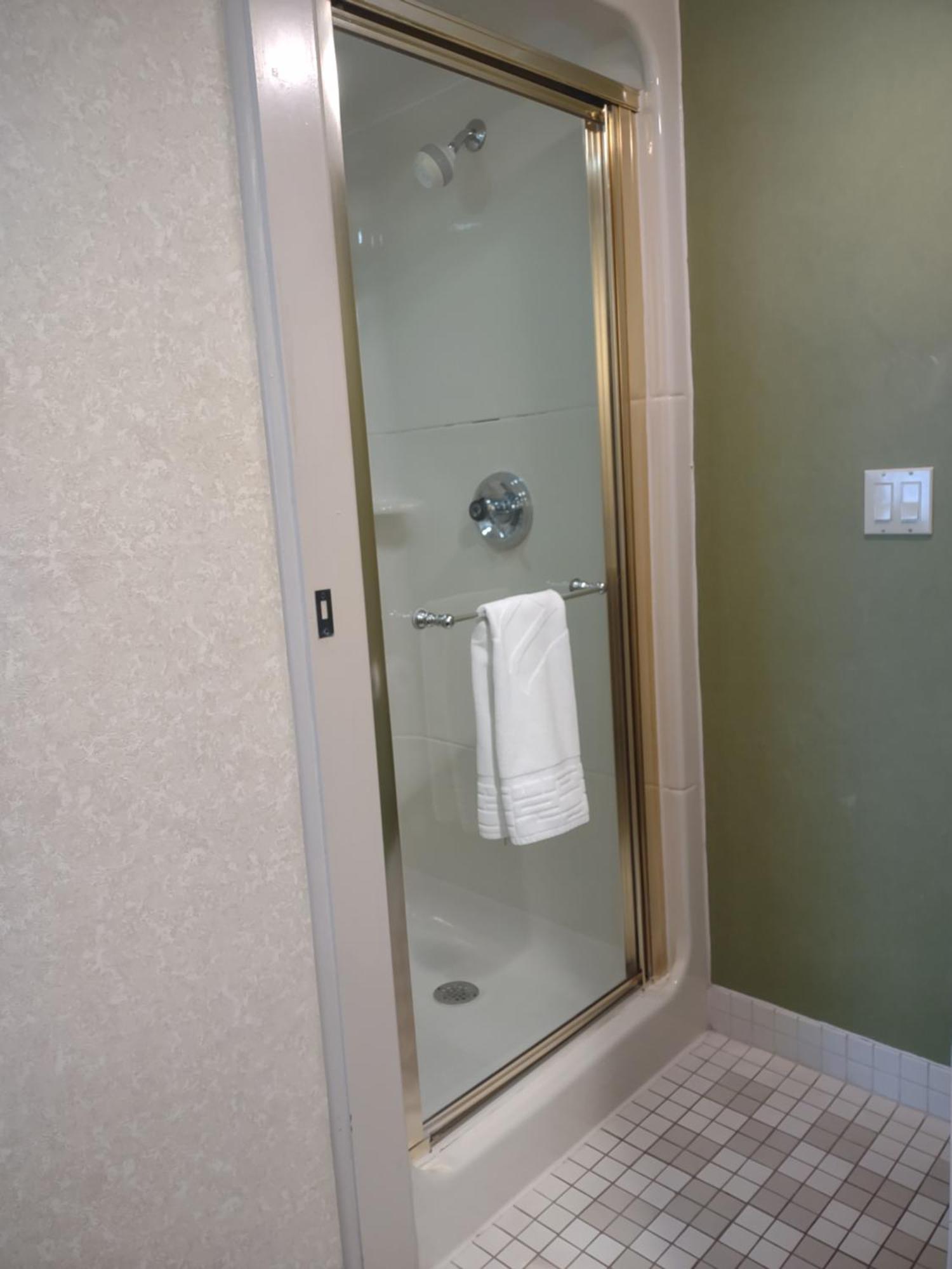 Baymont By Wyndham Flat Rock Hotell Exteriör bild