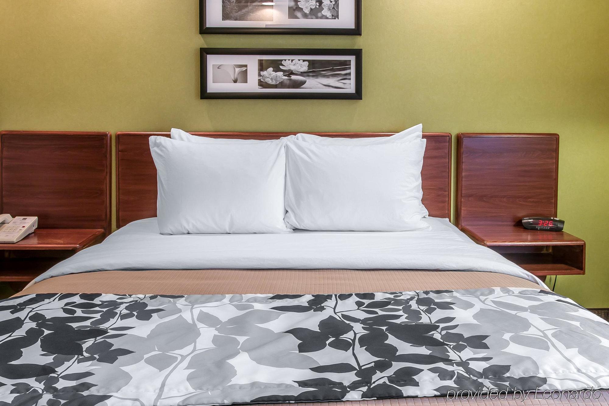 Baymont By Wyndham Flat Rock Hotell Exteriör bild