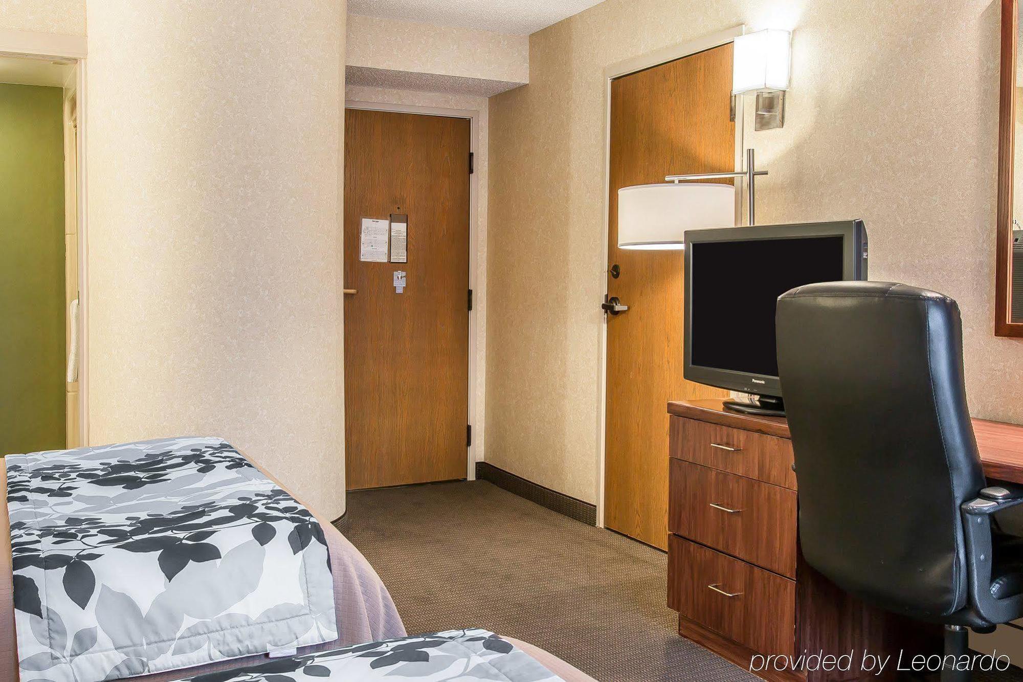 Baymont By Wyndham Flat Rock Hotell Exteriör bild