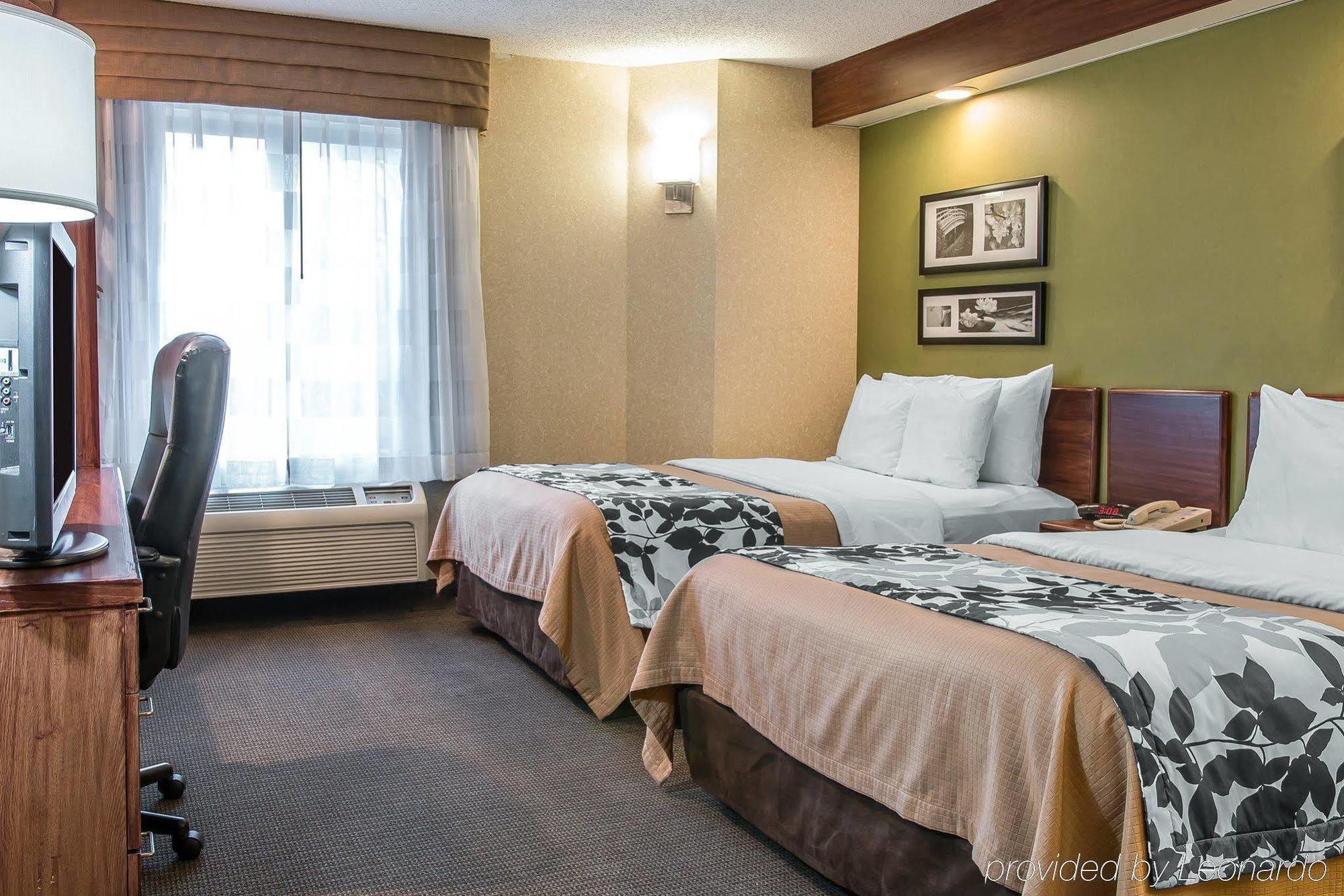 Baymont By Wyndham Flat Rock Hotell Exteriör bild