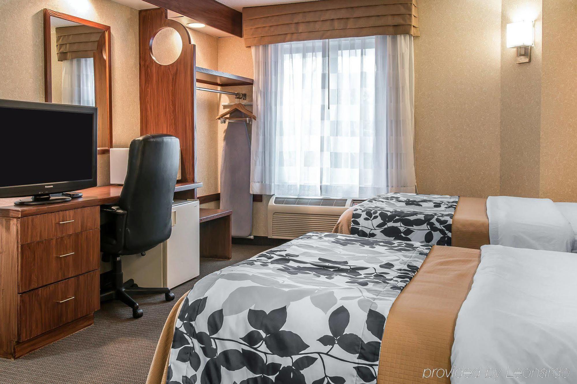 Baymont By Wyndham Flat Rock Hotell Exteriör bild